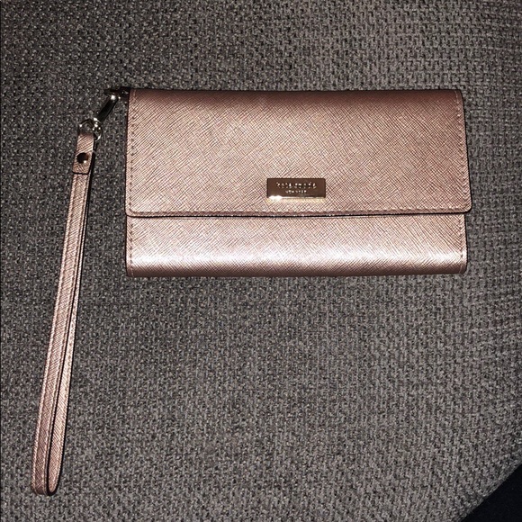 kate spade Handbags - NWOT Kate spade iPhone rose gold tech wristlet
